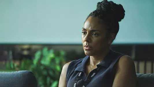 Image The Bay (2019) 4